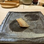 鮨 龍馬 - 宮崎県産真鯛の昆布締め（熟成8日）