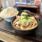 もつ煮 王里 - もつ煮定食(大盛)…¥850円