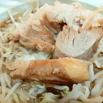 ラーメン二郎  - うっすら味付き、そうでないのとのコンビ。ヤワヤワで旨かったです！