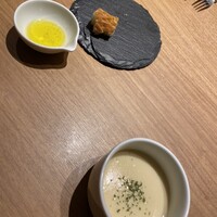 楽食倶楽部 裏小路牛肉店 - 鳴門金時のポタージュとフォカッチャ