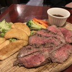 肉バル アモーレ - 和牛内もものステーキ