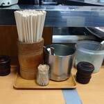 加賀 - 卓上調味料は七味のみ。