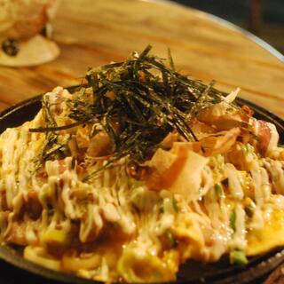 新感覚のフランス風お好み焼きは必食！鉄板で作るだし巻きも◎