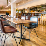 Cafe terrace kikinomori - ゆっくり食事が出来るテーブル席
