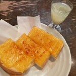高山珈琲 - チーズトースト650円 ジュースはサービスでつきます。