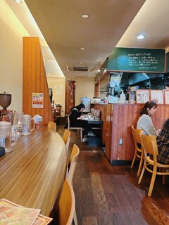 Toukyou Rakkyo Burazazu - 店内