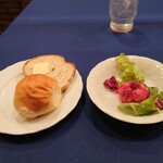 ろしあ亭 - パン、サラダ