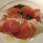 ジリオーラ - パルマ産生ハムと幻の美味しい洋ナシ　ル・レクチェの盛り合わせ