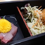 まるけん - 料理写真:刺身と魚フライ。