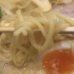 Ramendainingumangetsu - 家系らしい中太のストレート麺！