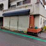 アンの家 - 開店5分前でもシャッターが降りていて、不安になるが、