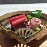 日本焼肉はせ川 別亭 - お造りは鮪と石鯛