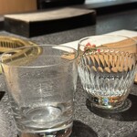 日本焼肉はせ川 別亭 - 年代物のバカラグラス