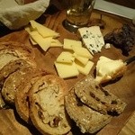 Restaurant OKADA - ［１回目］デザートに代えて、チーズの盛り合わせ