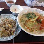 中国料理愛華 - ラーメンセット（担々麺）