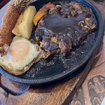 ニュースカイ - 料理写真:ハンバーグ、エビフライ、目玉焼き。