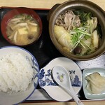 Matsuda Shokudou - 2024/02/21
                        本日のAランチ 500円
                        ✳︎ロールキャベツ、肉、はくさい、ほうれん草、原木しいたけなべ
                        ✳︎ごはん、みそ汁