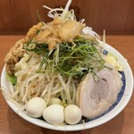 びんびん豚 坂戸店 - 特製ラーメン　大盛り　野菜マシ脂ニンニクW