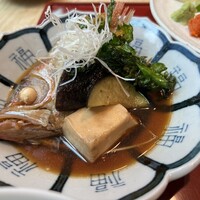 対馬のどぐろとイカ活き造り 博多 魚蔵 都ホテル店 - 