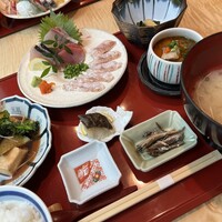 対馬のどぐろとイカ活き造り 博多 魚蔵 都ホテル店 - 