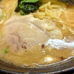 Ramen Senka Masagorou - しっかり油も浮いてますよ(^_^)