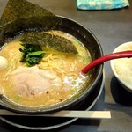 Ramen Senka Masagorou - らーめん(780円)　ランチタイム〜PM14時まではライスのサービスがあります(^_^)v