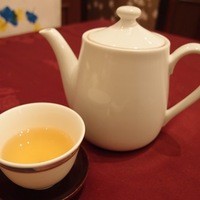 中国四川料理 桃花源 - 温かいジャスミンティーがポットで頂けます。