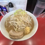 用心棒 本号 - ラーメン（並）普通300g¥880
            コールは、野菜マシはせず、刻みニンニクのみ