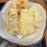 手作りうどん 天粉盛 - 天ぷら三種盛りwithとり天！