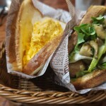 百合珈琲 - ランチ　８種類位あるサンドイッチから２つチョイスできます！　珈琲付きで1450円
