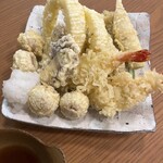 Tako san - 手前の丸い天ぷらはお芋です。すでに味がついていて、そのまま食べれます。ねっとりしていたので、何イモだったのかしら？説明を聞いたのにすぐ忘れてしまいます笑っ