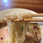 麺屋 でこぼこ - もう少し硬い方が好みかな。