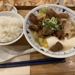 野菜を食べるごちそうとん汁 ごちとん - もつ煮込み豚汁定食1089円