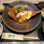 松月 - 焼魚定食(ノドグロとブリの朴葉味噌焼き)