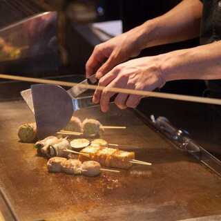 鉄板で焼く新感覚の野菜巻き串