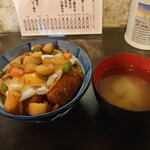 洋食 小春軒 - カツ丼、しじみ汁