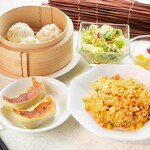 粤式炒饭+小笼包或饺子