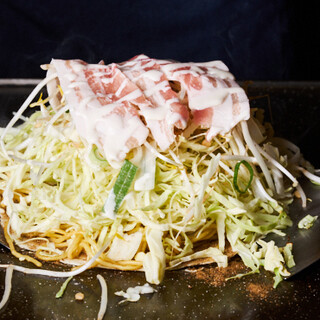 蔬菜和肉类，包括爱知县的卷心菜，都是国产的！还有广岛产的牡蛎◎