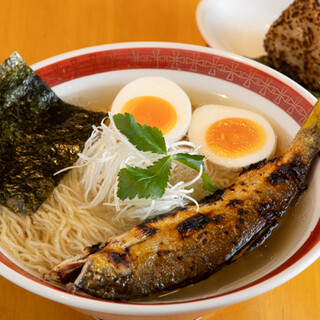 Use all the sweetfish! ``Ayu Ramen'' containing a whole fish