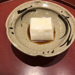 福一 - 真っ白な胡麻豆腐に柚子の皮を削って、香りも味も美味しいです♪