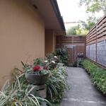 鴨川館別邸 ラ・松廬 - 客室へのアプローチ