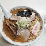 三栄ラーメン - 上ラーメン￥800(上で大盛りチャーシュー3枚入り)