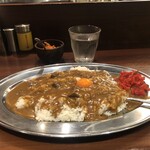 大阪マドラスカレー - カレー（玉子付き）中 880円（税込）