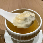 一碗水 - ④ スープ
      　香茸と合鴨の雲呑入りスープ