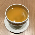 一碗水 - ④ スープ
      　香茸と合鴨の雲呑入りスープ