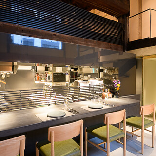 料理が仕上がる様子を見ながらのお食事をお楽しみいただけます。