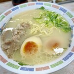 はかたや 堅粕店 - 【はかたラーメン ¥290(煮卵トッピング¥120)】