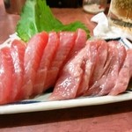 マグロ刺し(600円)