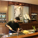 笹舟 - 料理長の手技を間近にご覧頂けるカウンター席