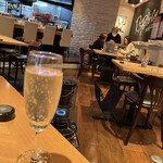 Bistro 和 - 